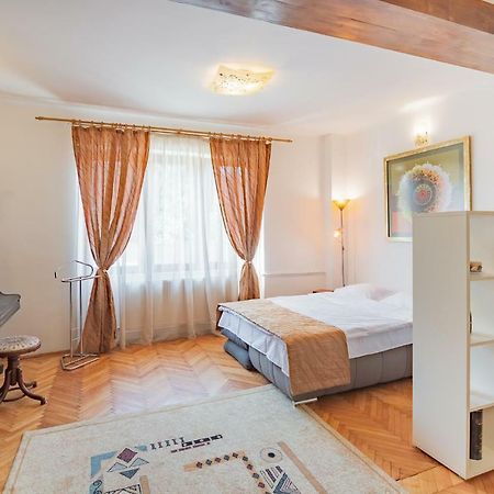 דירות Bed&Wine In The Center Of אורדאה מראה חיצוני תמונה