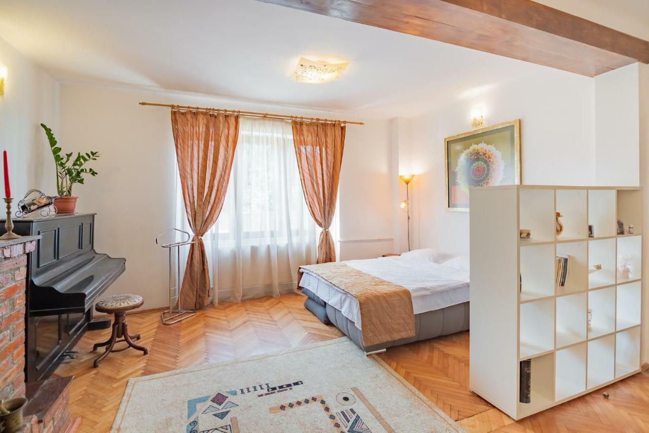 דירות Bed&Wine In The Center Of אורדאה מראה חיצוני תמונה